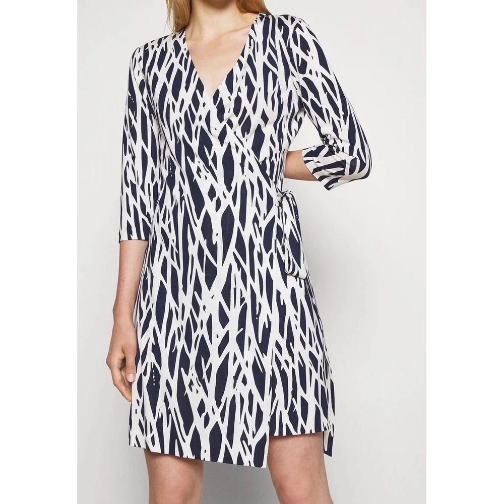 Diane von Furstenberg 100% Silk New Jeannie Two Abstract Navy White Wrap Dress 8